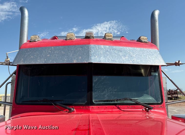 image for item EM0523 2001 Peterbilt 379 semi truck