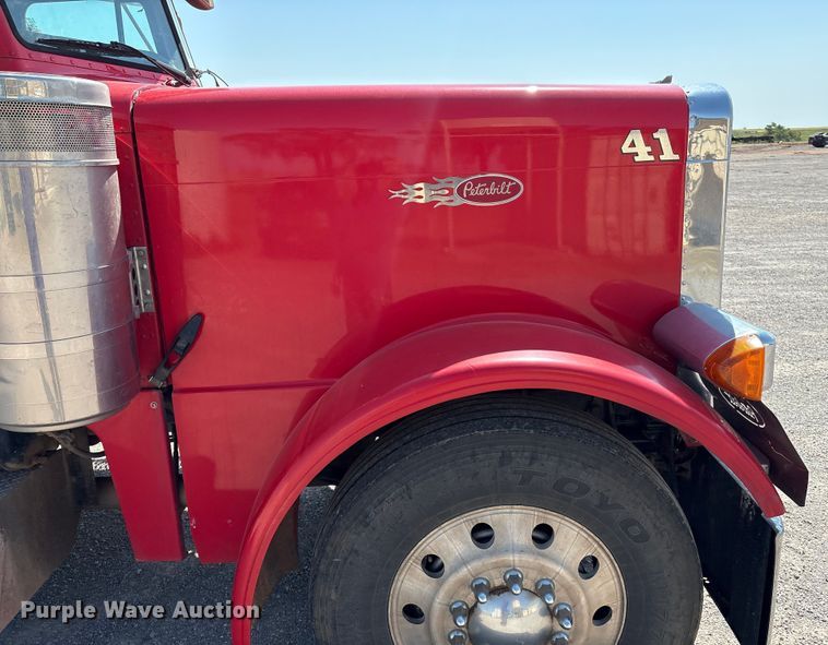 image for item EM0523 2001 Peterbilt 379 semi truck