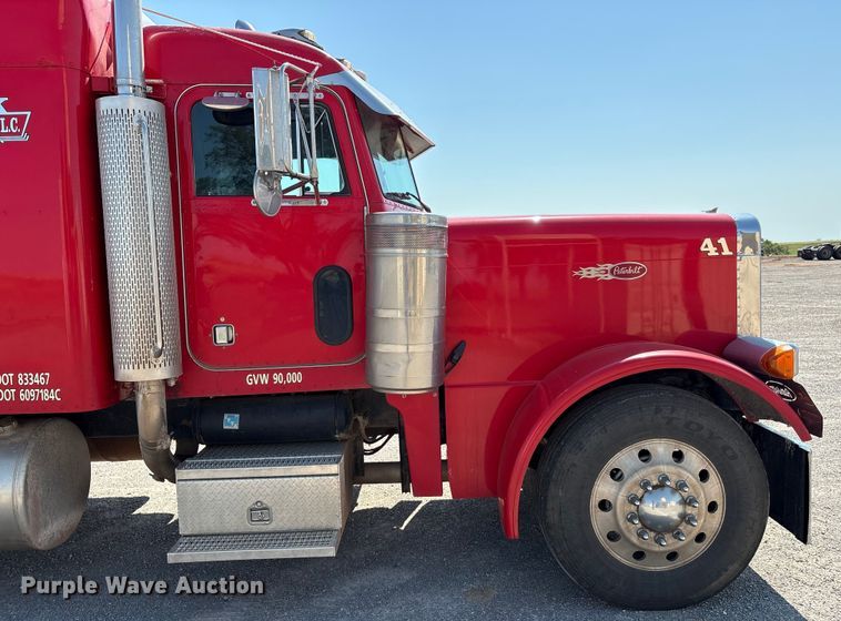 image for item EM0523 2001 Peterbilt 379 semi truck