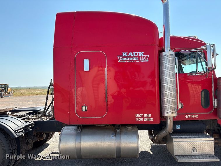 image for item EM0523 2001 Peterbilt 379 semi truck