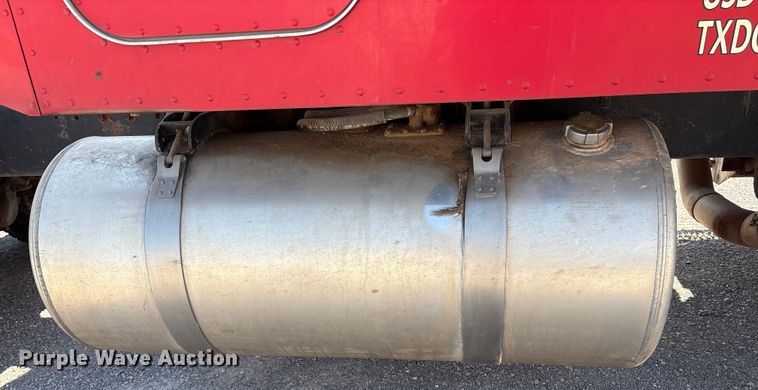 image for item EM0523 2001 Peterbilt 379 semi truck