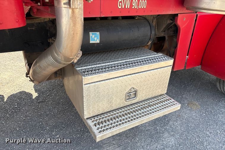 image for item EM0523 2001 Peterbilt 379 semi truck