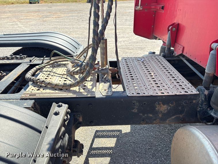 image for item EM0523 2001 Peterbilt 379 semi truck