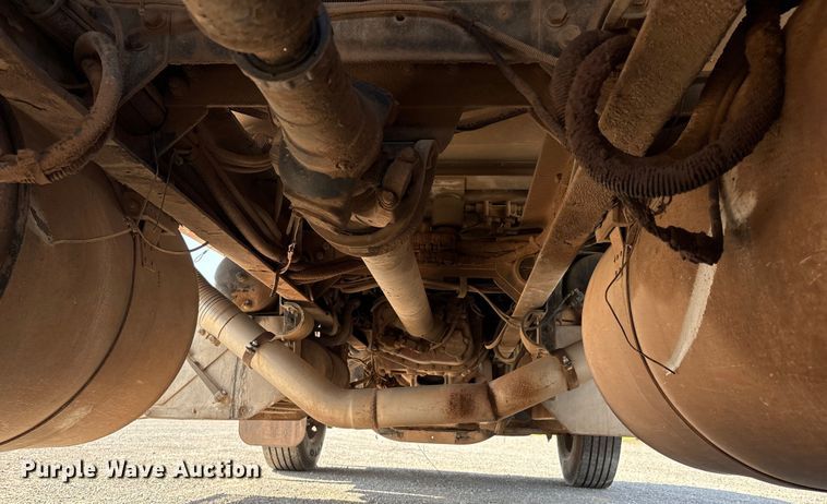 image for item EM0523 2001 Peterbilt 379 semi truck