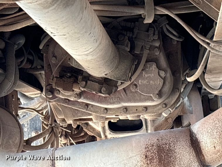 image for item EM0523 2001 Peterbilt 379 semi truck