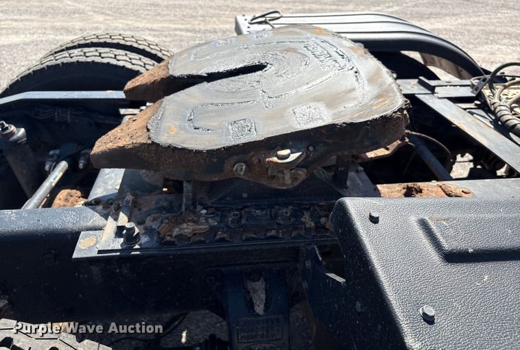 image for item EM0523 2001 Peterbilt 379 semi truck