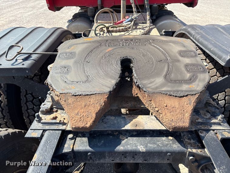 image for item EM0523 2001 Peterbilt 379 semi truck