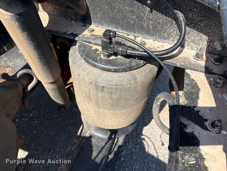 image for item EM0523 2001 Peterbilt 379 semi truck