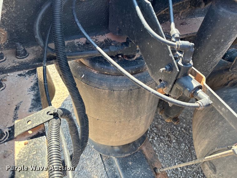 image for item EM0523 2001 Peterbilt 379 semi truck