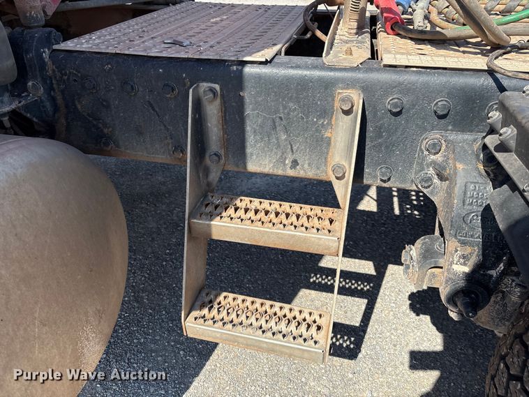 image for item EM0523 2001 Peterbilt 379 semi truck