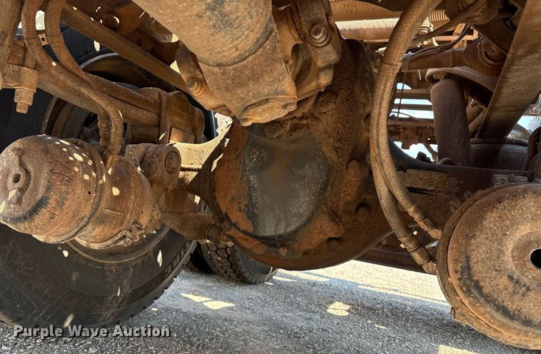 image for item EM0523 2001 Peterbilt 379 semi truck