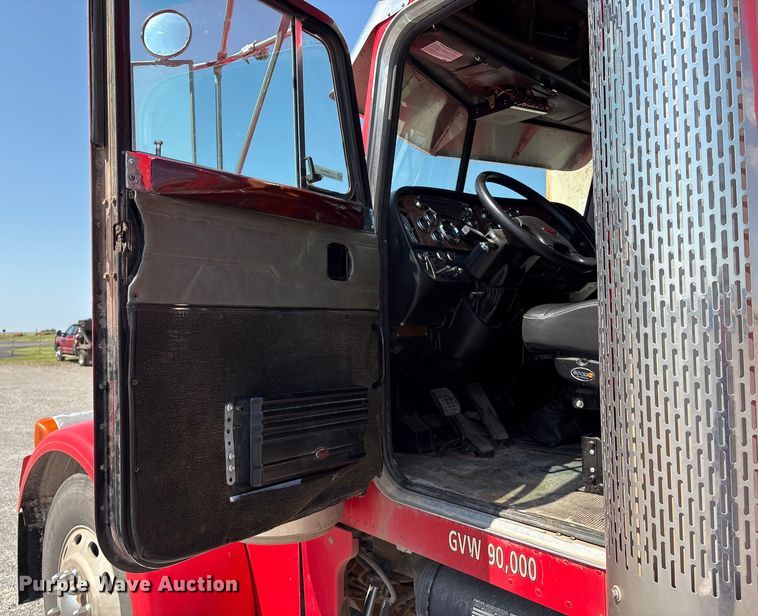 image for item EM0523 2001 Peterbilt 379 semi truck