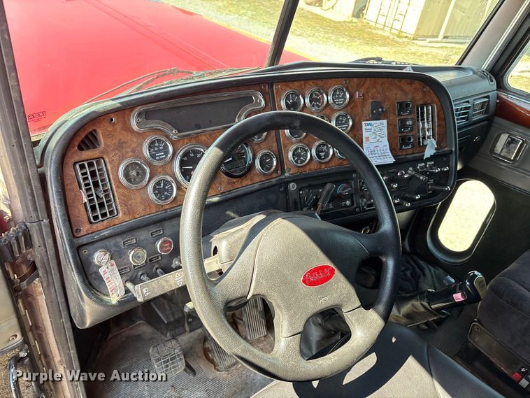 image for item EM0523 2001 Peterbilt 379 semi truck