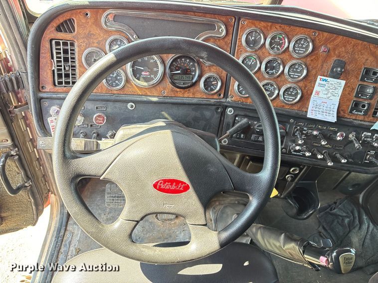 image for item EM0523 2001 Peterbilt 379 semi truck