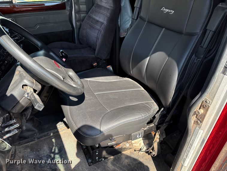 image for item EM0523 2001 Peterbilt 379 semi truck