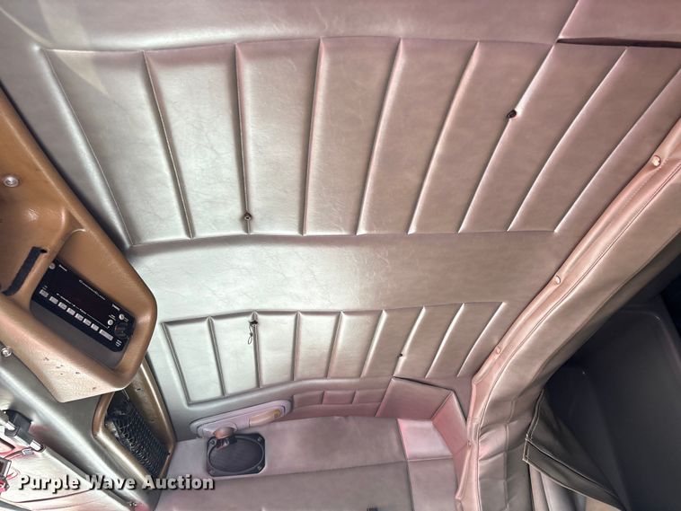 image for item EM0523 2001 Peterbilt 379 semi truck