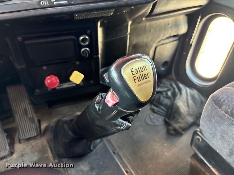 image for item EM0523 2001 Peterbilt 379 semi truck