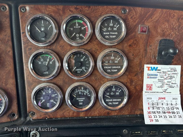 image for item EM0523 2001 Peterbilt 379 semi truck