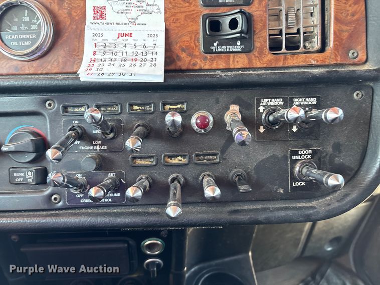 image for item EM0523 2001 Peterbilt 379 semi truck