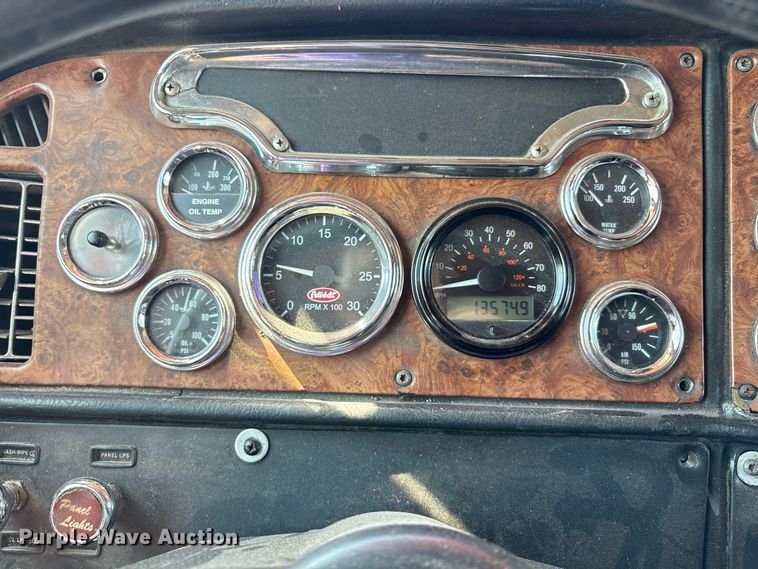 image for item EM0523 2001 Peterbilt 379 semi truck