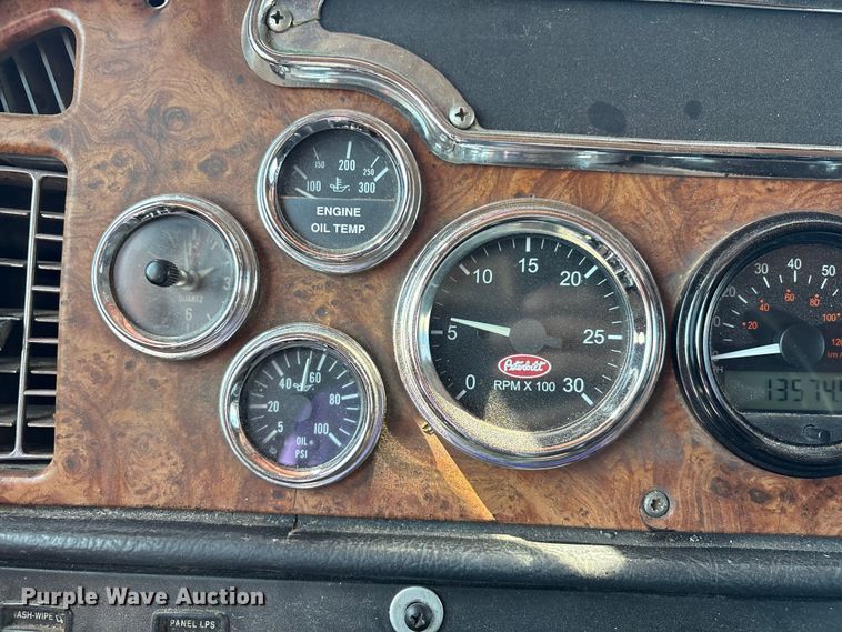 image for item EM0523 2001 Peterbilt 379 semi truck