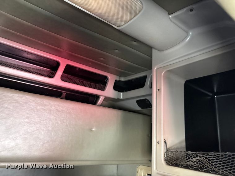 image for item EM0523 2001 Peterbilt 379 semi truck