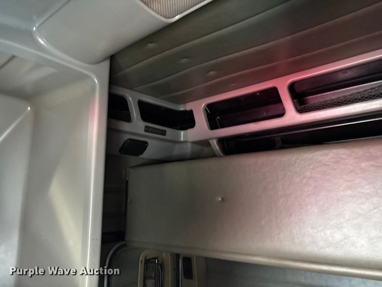 image for item EM0523 2001 Peterbilt 379 semi truck