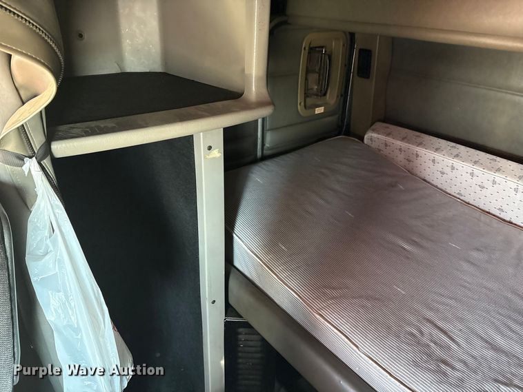 image for item EM0523 2001 Peterbilt 379 semi truck