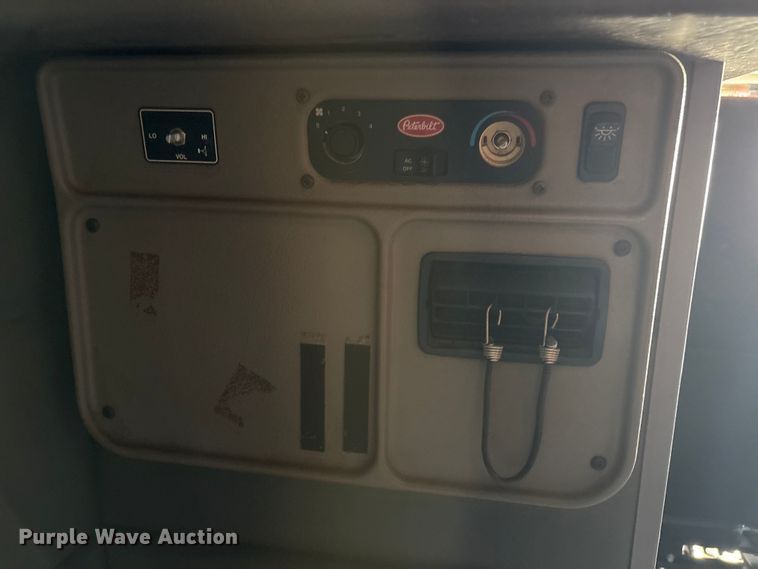 image for item EM0523 2001 Peterbilt 379 semi truck