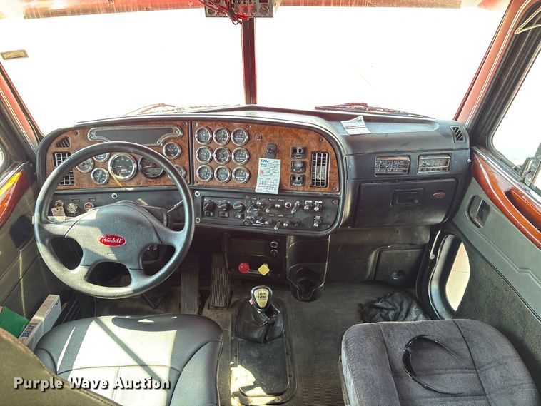 image for item EM0523 2001 Peterbilt 379 semi truck