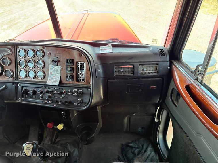 image for item EM0523 2001 Peterbilt 379 semi truck