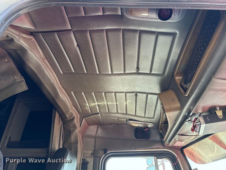 image for item EM0523 2001 Peterbilt 379 semi truck