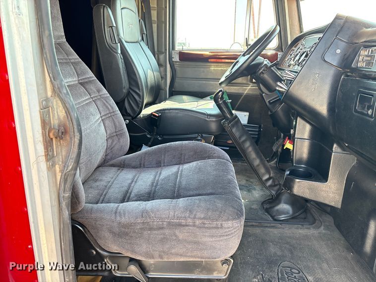 image for item EM0523 2001 Peterbilt 379 semi truck