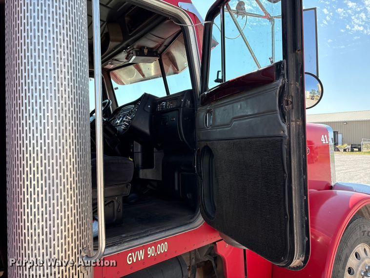 image for item EM0523 2001 Peterbilt 379 semi truck