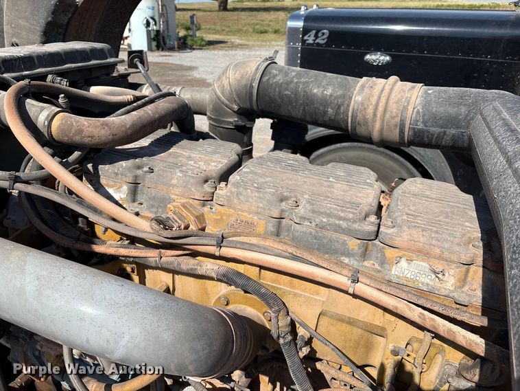 image for item EM0523 2001 Peterbilt 379 semi truck