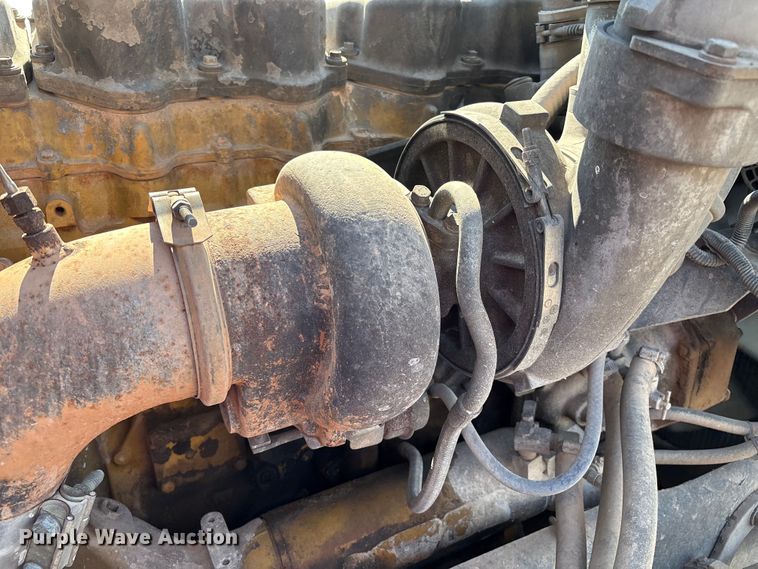 image for item EM0523 2001 Peterbilt 379 semi truck