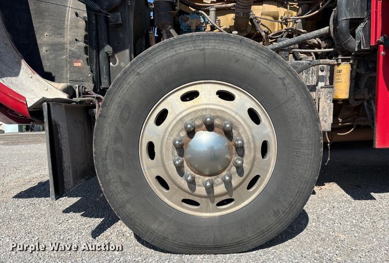 image for item EM0523 2001 Peterbilt 379 semi truck