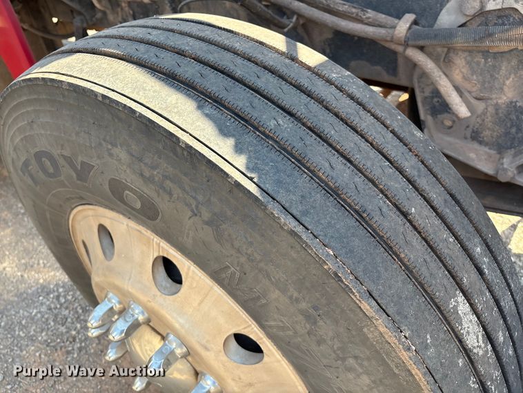 image for item EM0523 2001 Peterbilt 379 semi truck