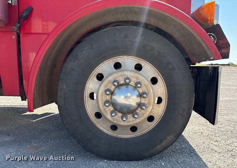 image for item EM0523 2001 Peterbilt 379 semi truck