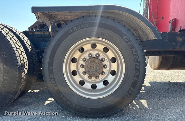 image for item EM0523 2001 Peterbilt 379 semi truck