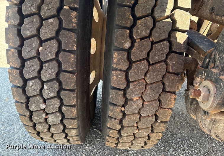 image for item EM0523 2001 Peterbilt 379 semi truck