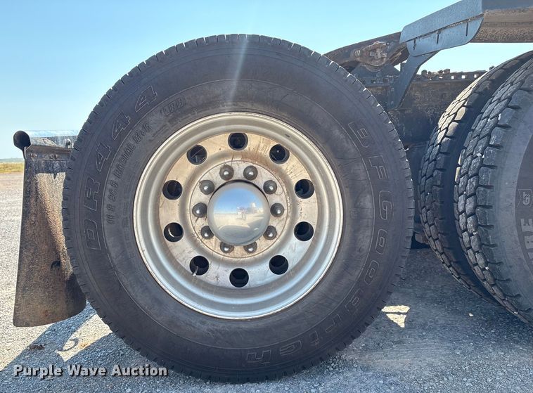 image for item EM0523 2001 Peterbilt 379 semi truck