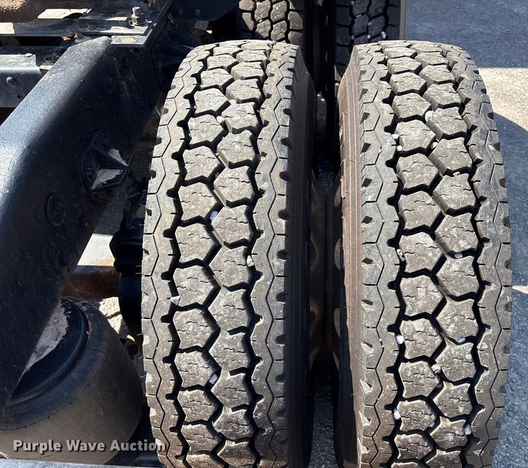 image for item EM0523 2001 Peterbilt 379 semi truck