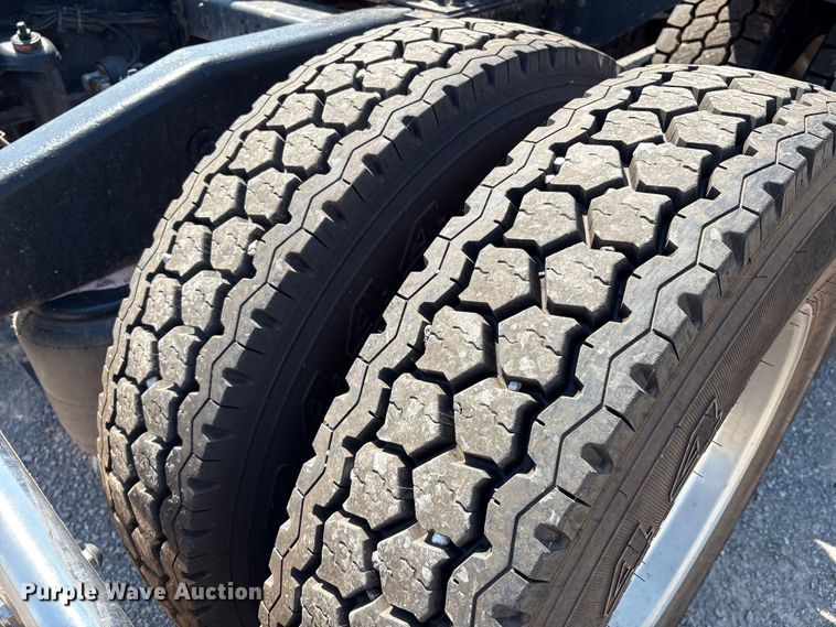 image for item EM0523 2001 Peterbilt 379 semi truck