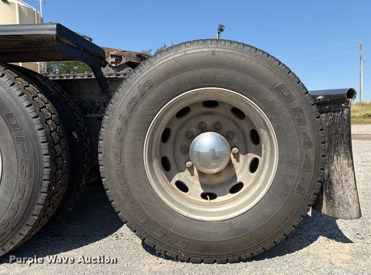 image for item EM0523 2001 Peterbilt 379 semi truck