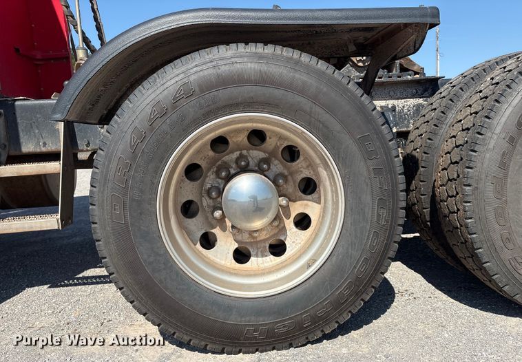 image for item EM0523 2001 Peterbilt 379 semi truck