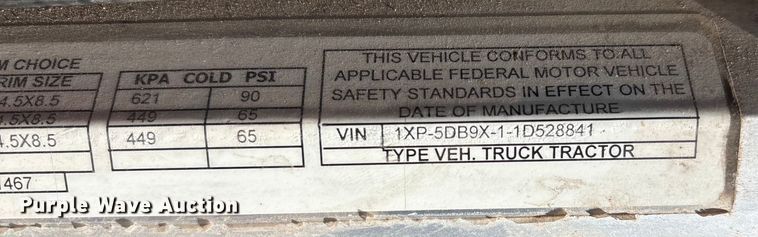 image for item EM0523 2001 Peterbilt 379 semi truck