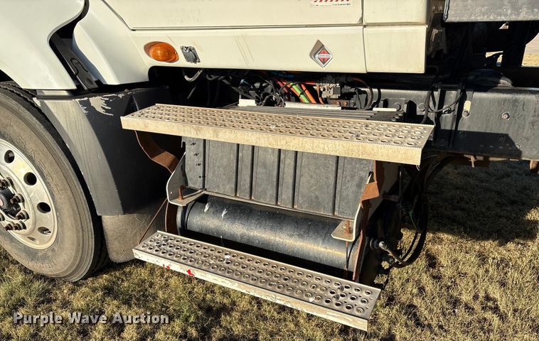 image for item EM0524 2009 International Pro Star flatbed truck