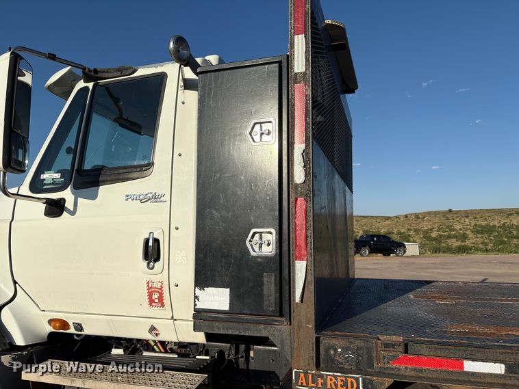 image for item EM0524 2009 International Pro Star flatbed truck