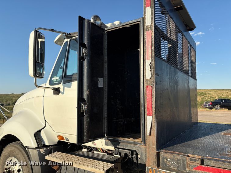 image for item EM0524 2009 International Pro Star flatbed truck